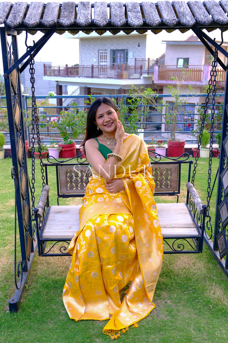 Yuvika (Saree)