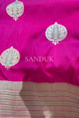 Gulabi Buta (Saree)