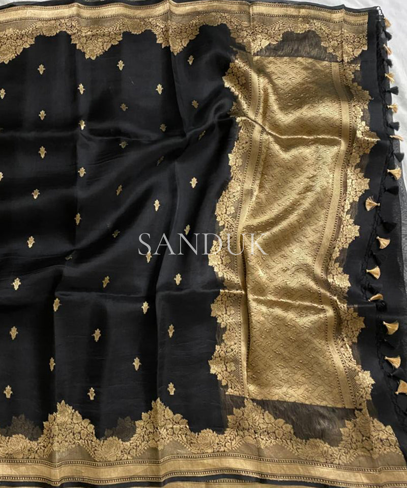 Advika (Saree)